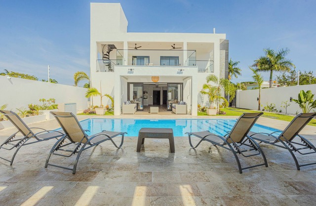 NEW BUILD!! Elegant 5BR Villa with Pool, Minutes from Puerto Plata Airport