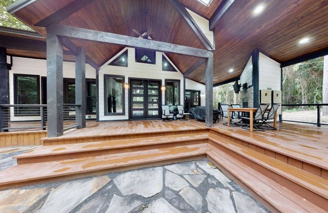 NEW Build, LUXE 2+ Bedroom, Loaded with Amenities, sleeps 8