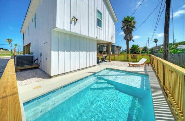 New Build! Priv Pool, Firepit, Walk to the Beach | Alright, Alright by AvantStay