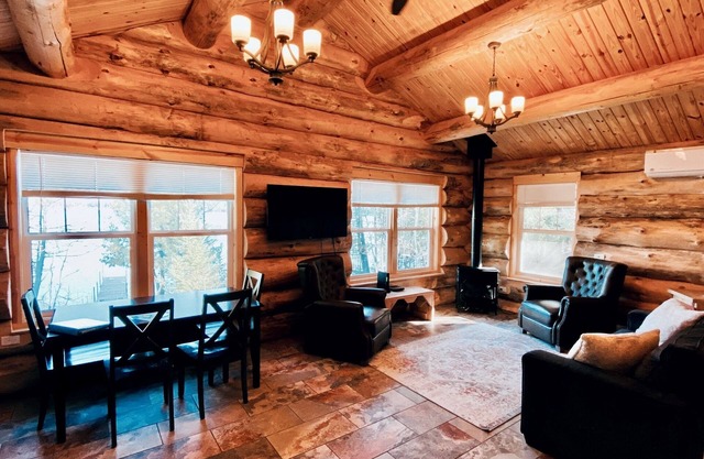 ¡NUEVO para junio de 2020! Cabaña artesanal de Log Lake