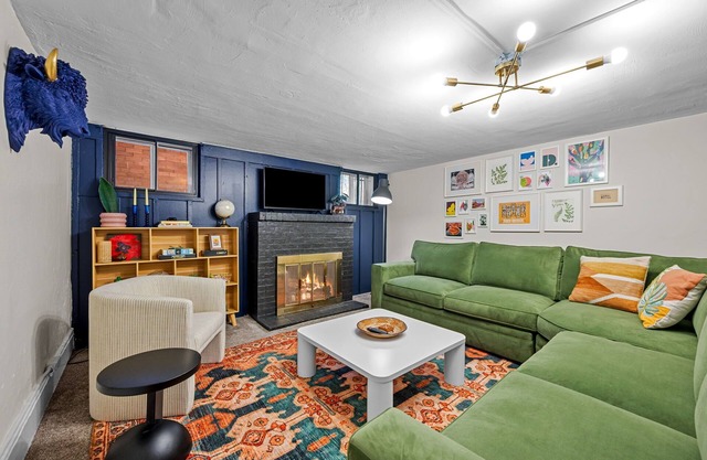 New! CapHill -Walk to Cheesman Park-Pet Friendly