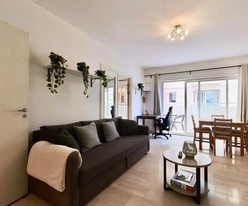 NEW Central Escape with Pool Access for Family of 4