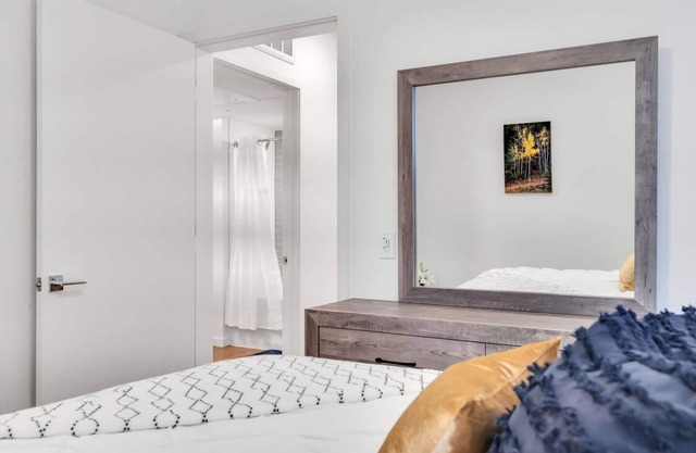 New, Centrally Located, 1B1B Apt, Lots of Amenities!