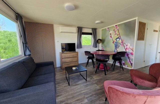 New chalet 1 on the edge of the Wadden Sea and Amstelmeer with private terrace!