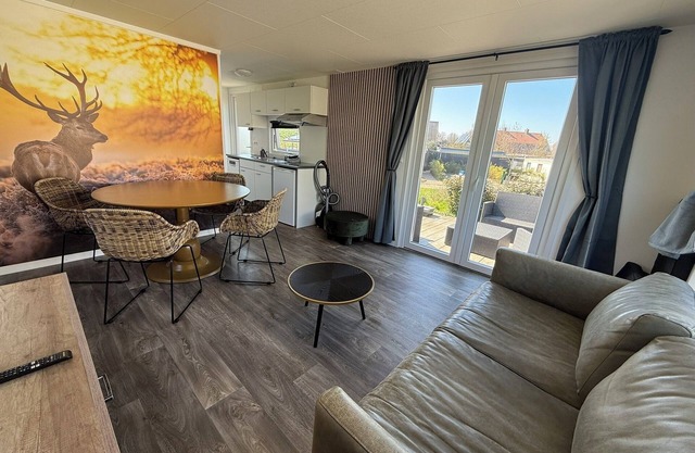 New chalet 2 on the edge of the Wadden Sea and Amstelmeer with private terrace!