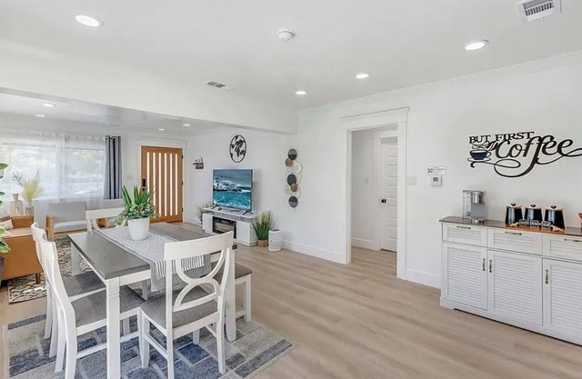 -NEW - Charming 3-bedroom house with WiFi and AC in awesome Long Beach