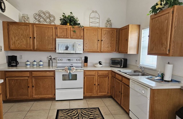 New! Charming 3-bedroom villa, South Facing Private Pool, Family Friendly