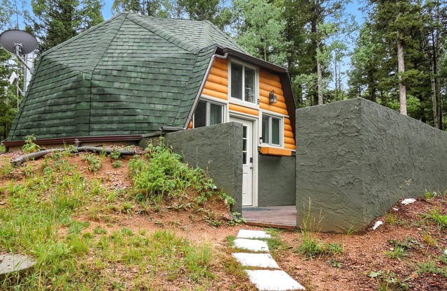 NEW! Charming Cabin w/Scenic Views near UC Health