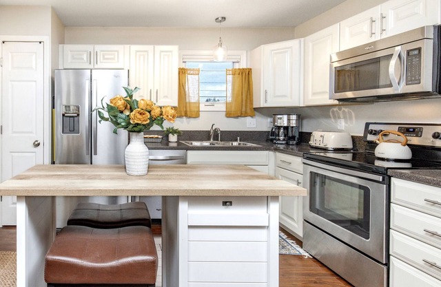 NEW Charming South Anchorage Retreat - Quiet and Close to Shopping, Restaurants