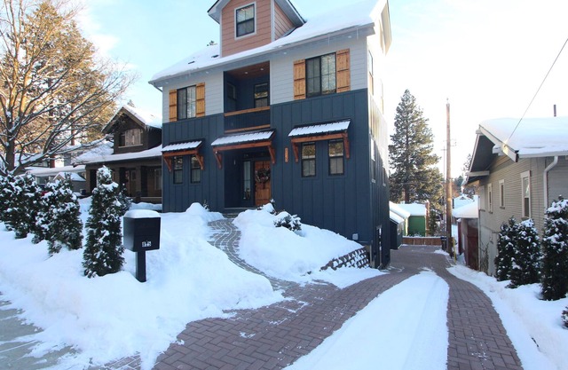 New charming South Hill luxury private apartment in ideal location