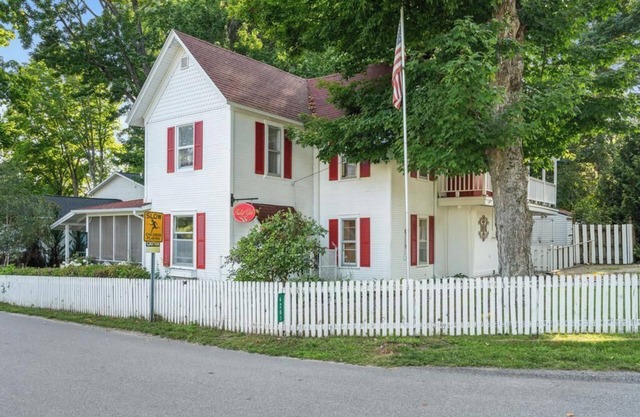*NEW* Charming Walloon Cottage with Dock Access!