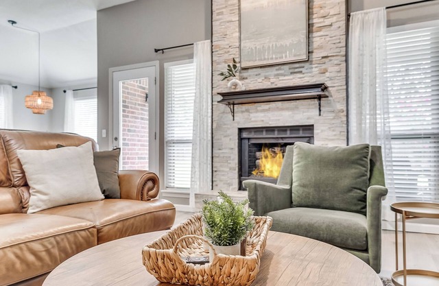 New! Chic & comfortable home in central Edmond w/two King rooms/yard/EV charger!