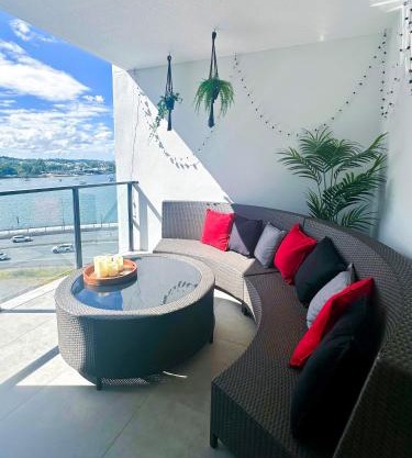 New City Condo with Brisbane River View & Parking