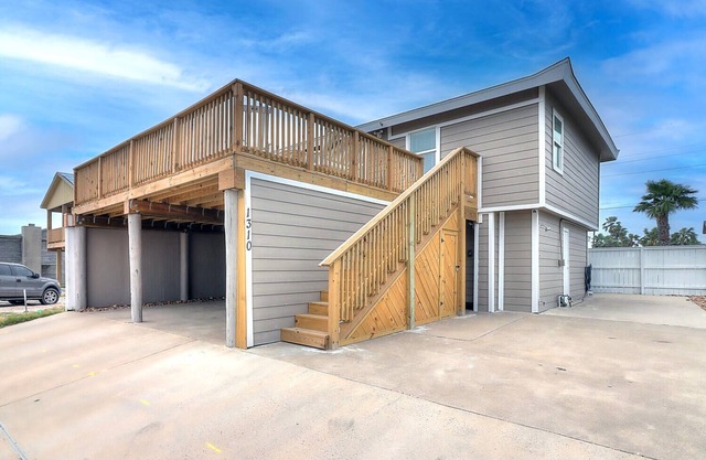 New Coastal Container Home! Close to the beach, private pool!