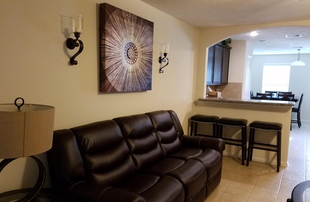 New Comfortable and Stylish Vacation Rental for your Family/Company Stay