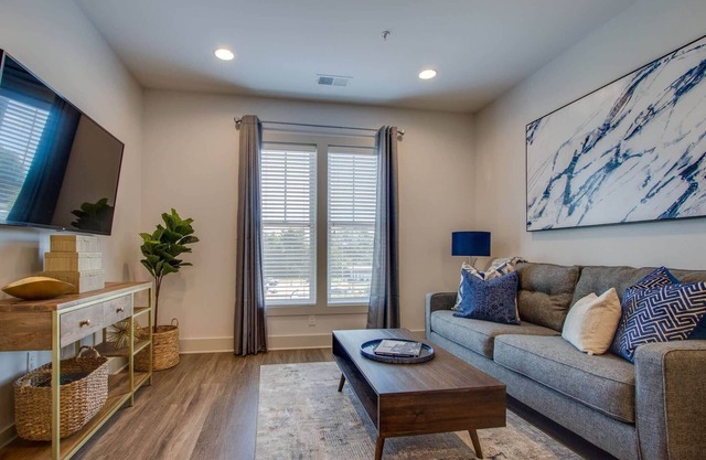 East Nash - Close to Bars & Broadway!