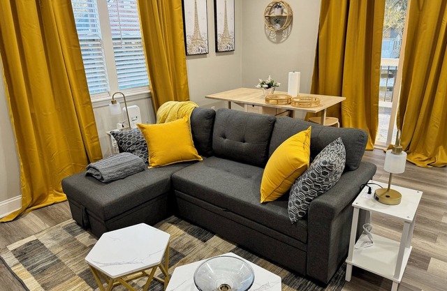 NEW CONSTRUCTION. Cozy 1-bedroom guesthouse with AC, WiFi in welcoming LaGrange.