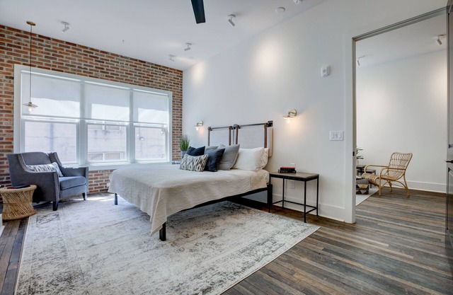 New Construction Loft Style Spacious Lux Apt 101