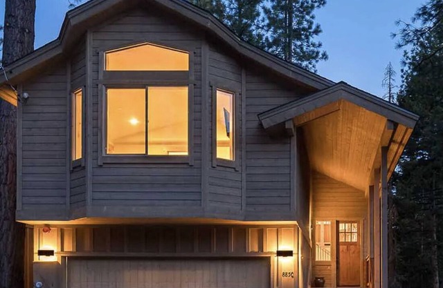 New Construction Luxury w/ Hot Tub–mins to beach, ski, hike, golf