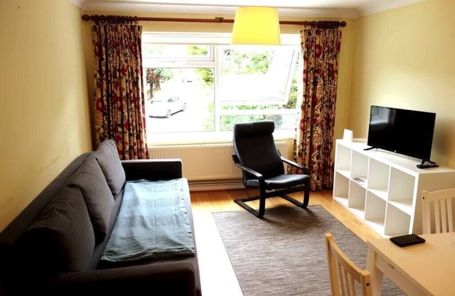 NEW Cosy 2 Bedroom Flat - Englefield Green