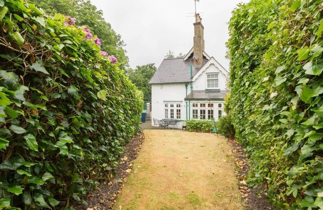 NEW Cosy 2 Bedroom Detached House West Finchley