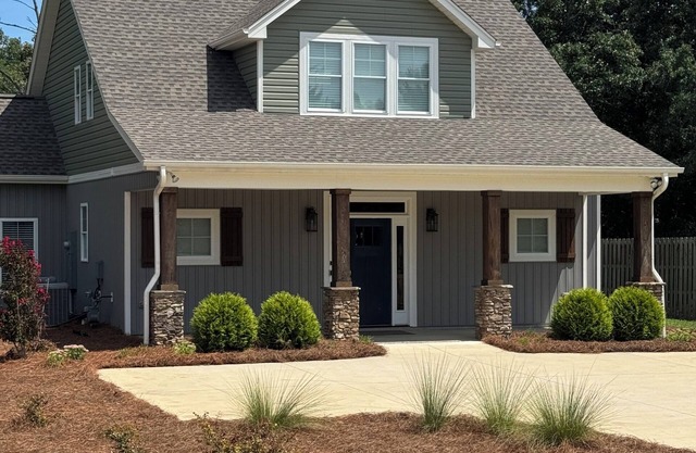 New Country Cottage, 3BR 2.5 BA, Ensuite Master on Main, Relax Rewind Repeat
