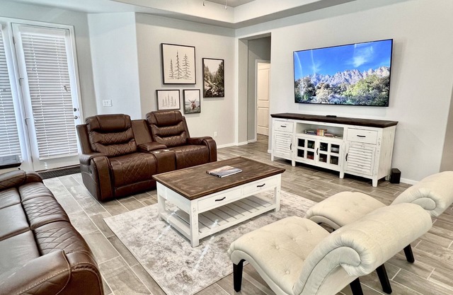 ⭐️ New Cozy Alamo Casita 4br/2ba with Mini Golf in the backyard.