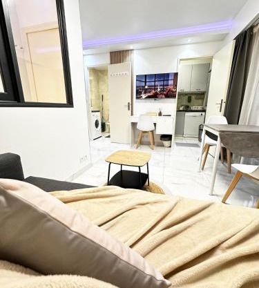 New Cozy Apartment in Paris center metro 7 & 14
