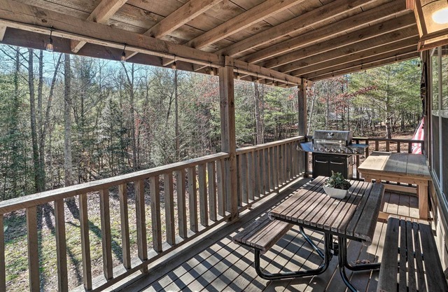 NEW! Cozy Blairsville Cabin: 4 Mi to Nottely Lake!