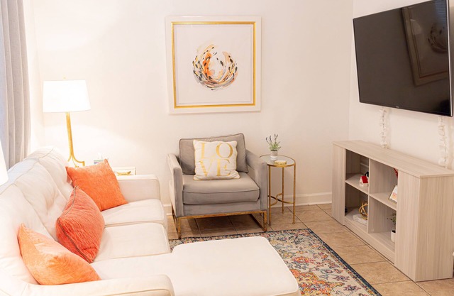 New Cozy Oxford Condo, Walk to Campus!
