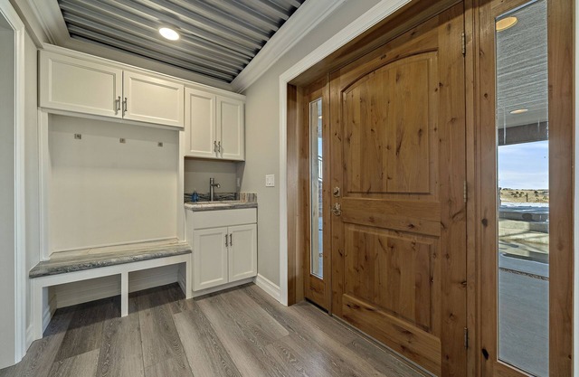NEW! Cozy, private 2 bedroom apartment outfitted on 46 acres with views!