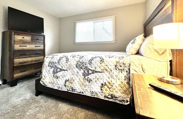 New! Cozy Quiet Cottage Near Purdue, Large Fenced Backyard!