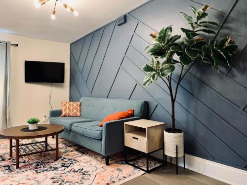 NEW Cozy& Stylish 2-BDRM, Close to Downtown, Unit #3