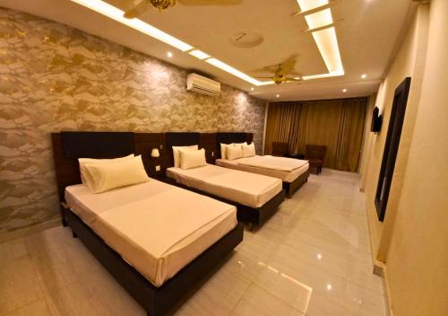 New Crown Palace Hotel