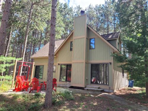 New! Crystal Pines - Lovely Crystal Mountain Cabin
