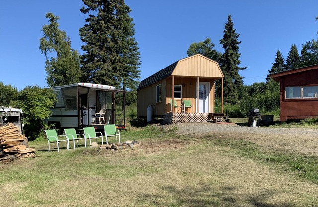 NEW Cute Cabin with Cook Inlet, ocean, Mt Redoubt View