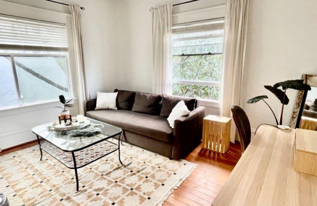 *New* cute & charming sleeps 6 in South Van