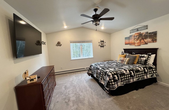 New cute clean 4plex w/game rm, centrally located between North Pole & Fairbanks