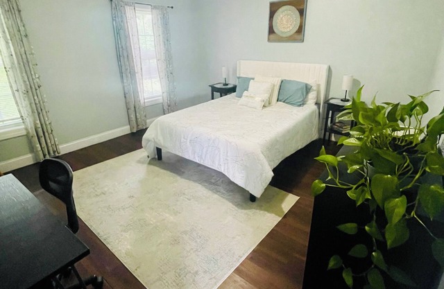 New England Charm & Easy City Access Recently Renovated Apt in Leicester