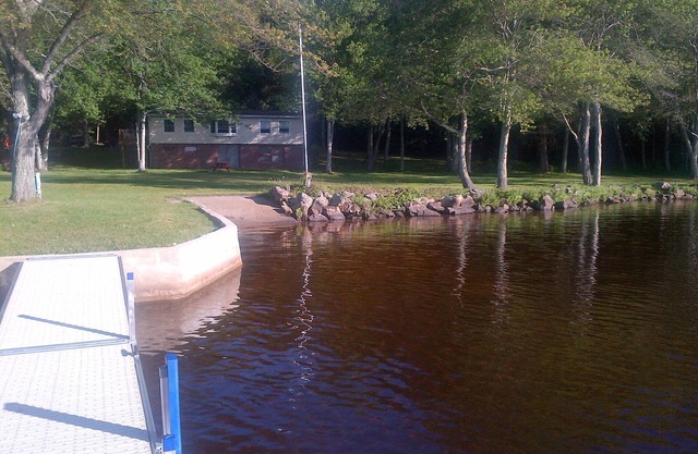 Nueva Inglaterra Lago Cabaña En Long Pond en más de 20 Arbolada Acres