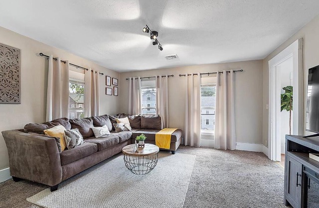 NEW! Entire apartment minutes from Winni Lakes
