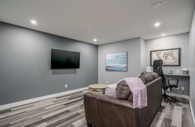 New Entire Basement/King Bed/AC/ Mountains and YYC