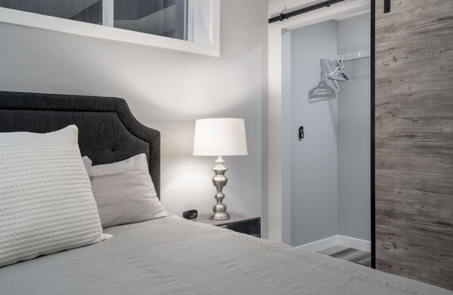 New Entire Basement/King Bed/AC/Mountains and YYC