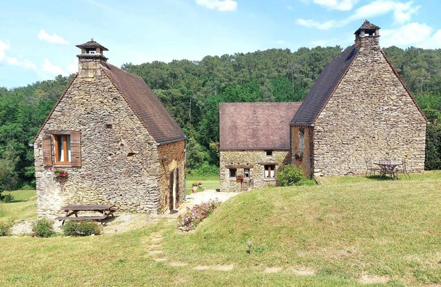 New: Estate made up of 3 cottages with private swimming pool at the gates of SARLAT