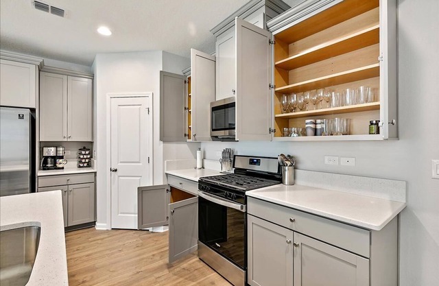 NEW EXCLUSIVE Townhome near E-Town, Shops, & Beach