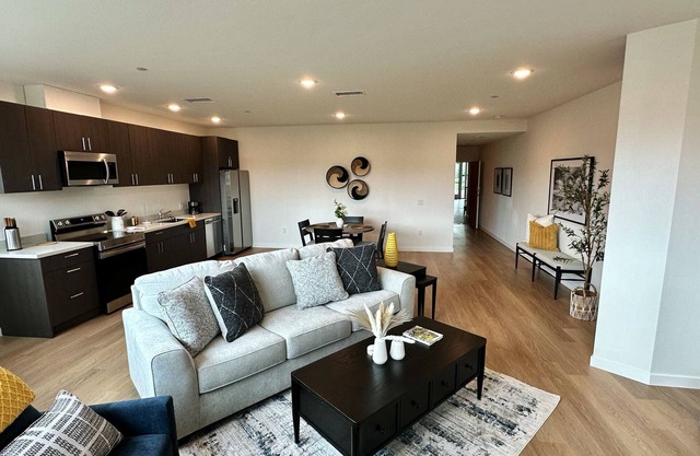 New, extra spacious, luxurious, private with king bed, parking & workspace