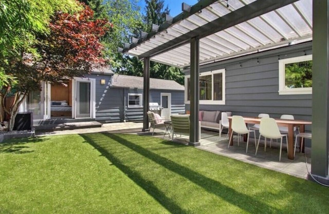 NEW! Family & Dog-Friendly Paradise w/ Guest Suite
