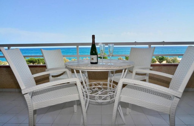 New! Fantastic apartament in front of the sea!
