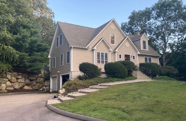 New for 2025 3 Bedroom Retreat 1 Mile from Westerly’s Beautiful Beaches!