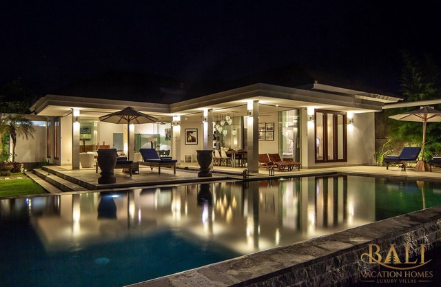 Nuevo en alquiler: Villa de lujo de diseño moderno con vista increíble